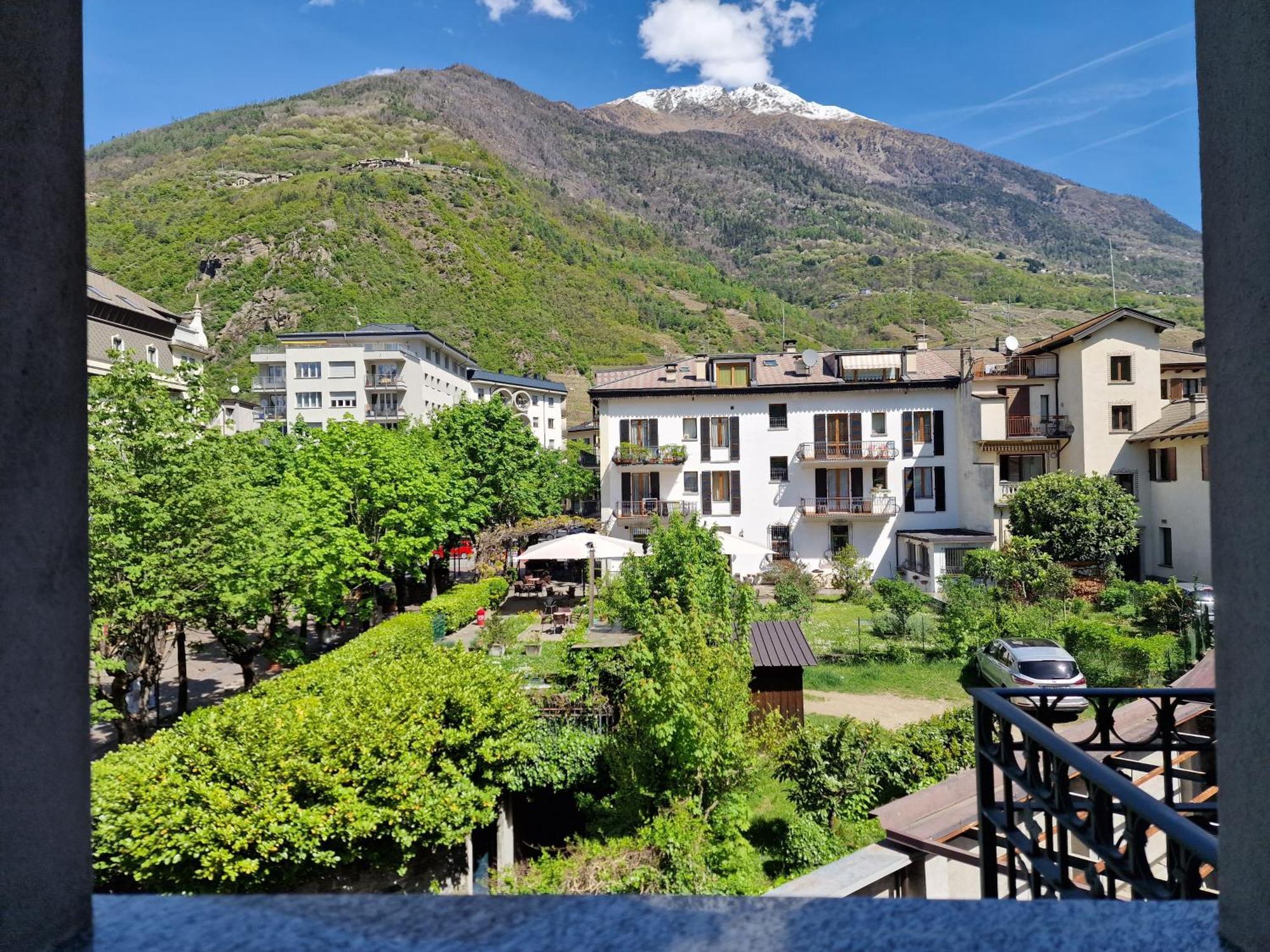 Bernina Station Center Apartment - Tirano Exterior foto